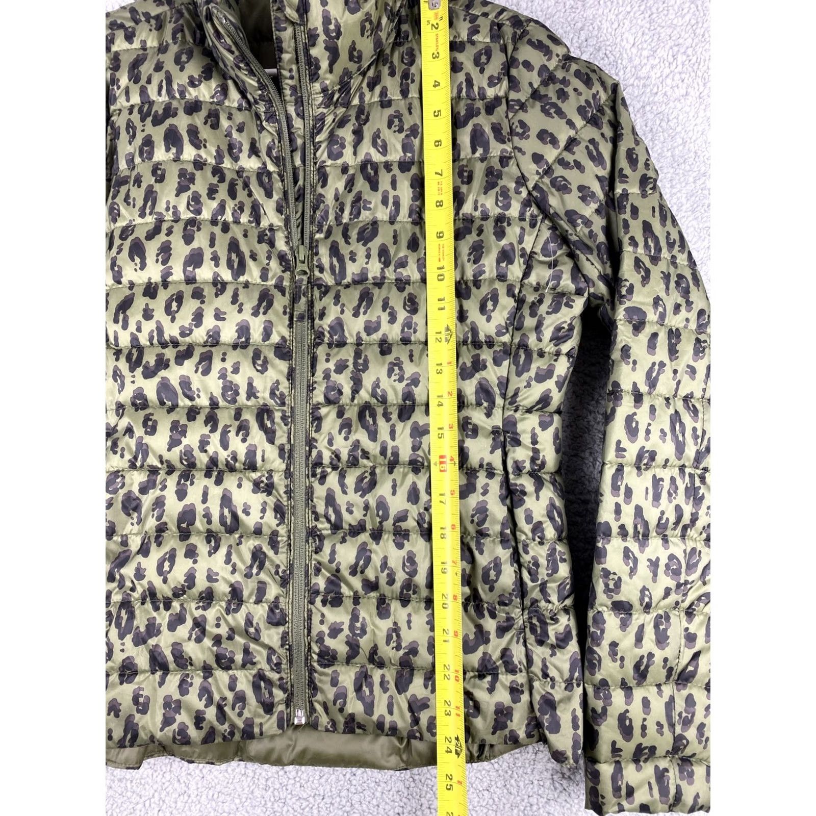 Old Navy VINTAGE Old Navy Puffer Jacket Women’s S Green Camouflage Tiger Lightweight 32-24 Size S / US 4 / IT 40 - 7 Thumbnail