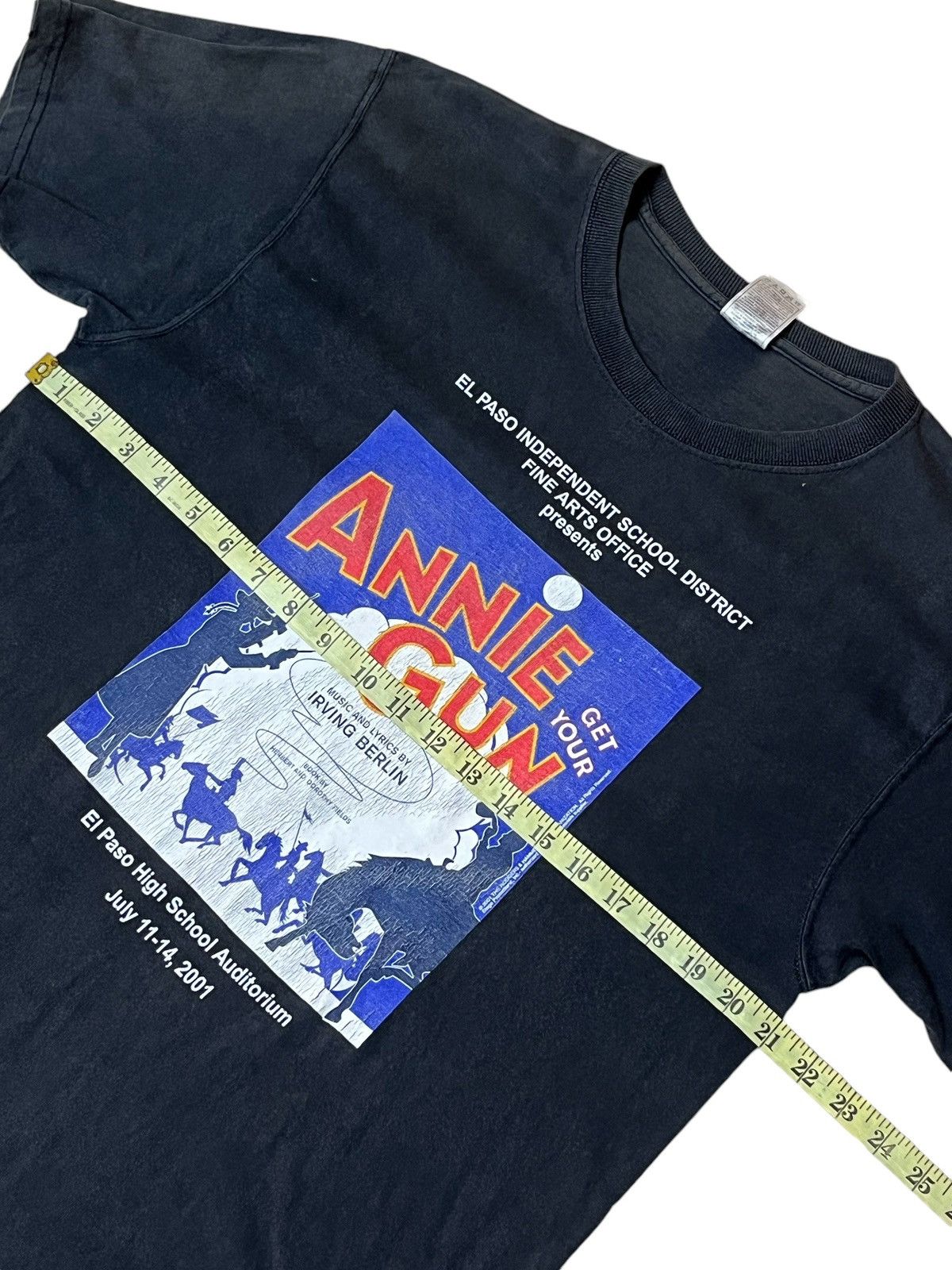 Vintage VINTAGE Y2K ANNIE GET YOUR GUN 2001 DISTRESSED T SHIRT Size US L / EU 52-54 / 3 - 6 Thumbnail