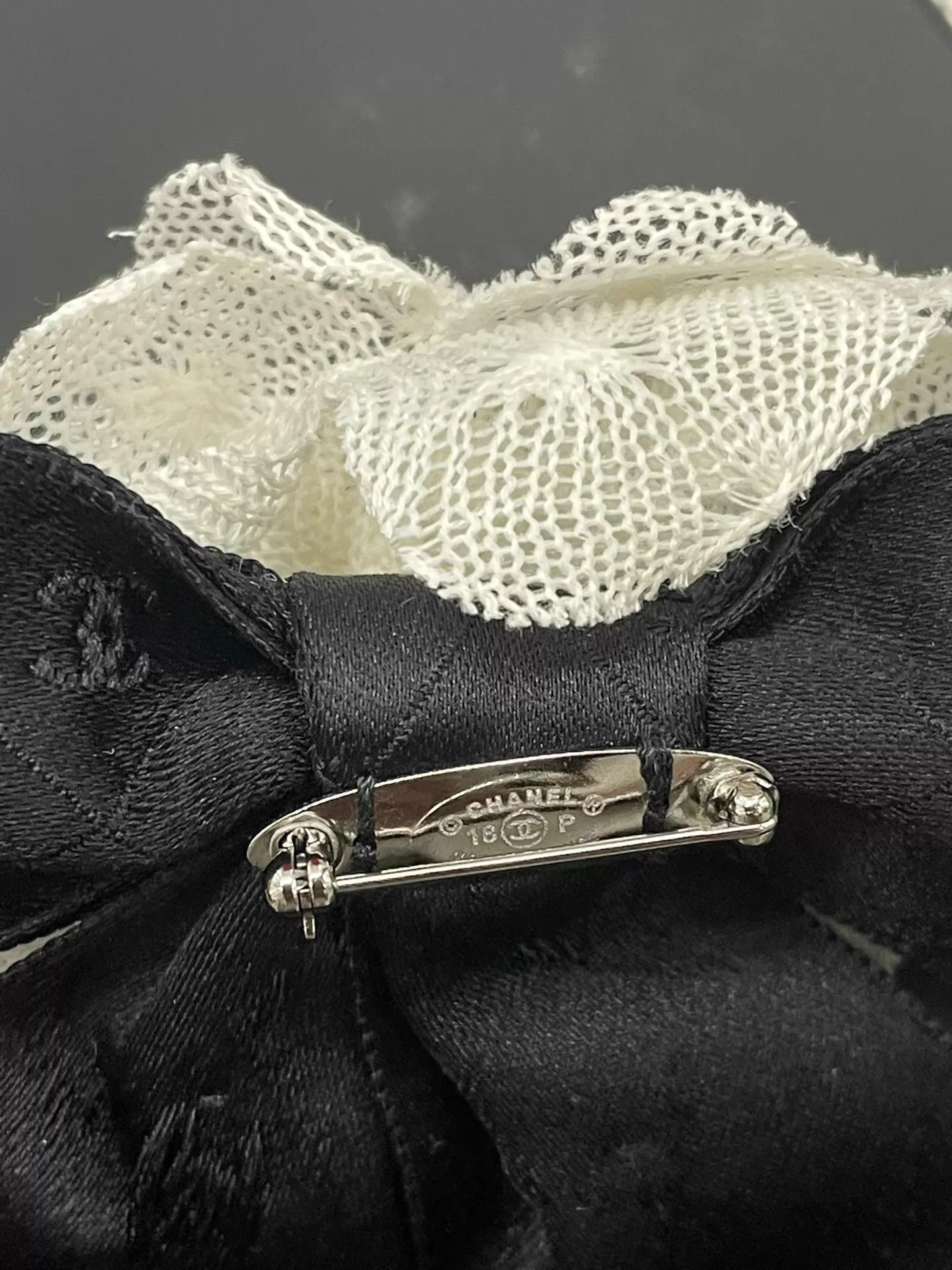 Chanel Chanel Black & White Camellia Bow Brooch Classic Size ONE SIZE - 5 Thumbnail