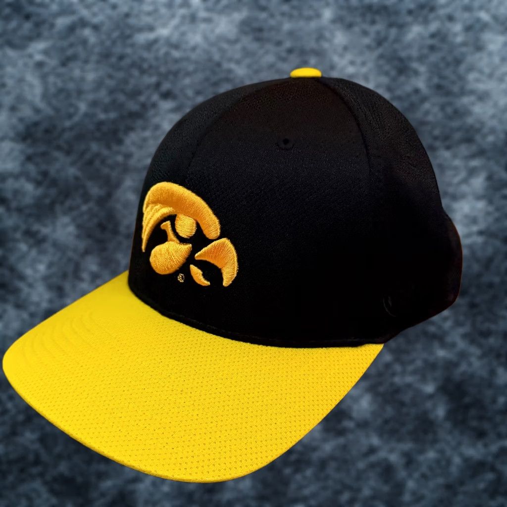 Top Of The World Top of the World Iowa Hawkeyes Flexfit Hat Black Yellow NCAA Cap Adult M/L New Size US M / EU 48-50 / 2 - 1 Thumbnail