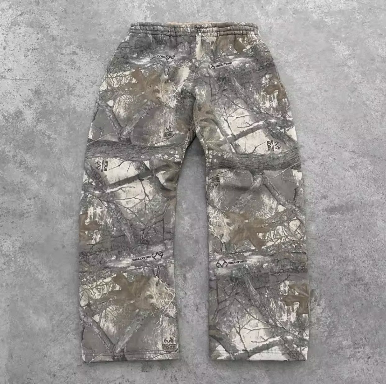 Vintage Y2K Retro SweatPants Camouflage Pattern Print Size US 38 / EU 54 - 1 Thumbnail