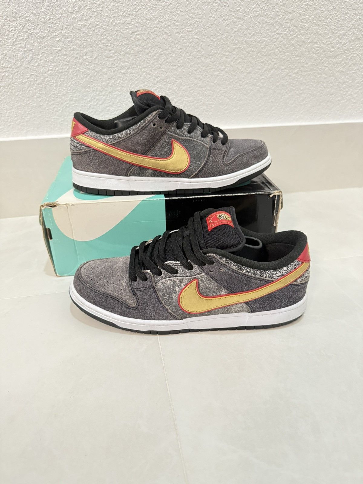 Nike Nike Dunk Low Premium SB QS 'Beijing' Size 11 Used Size US 11 / EU 44 - 3 Thumbnail