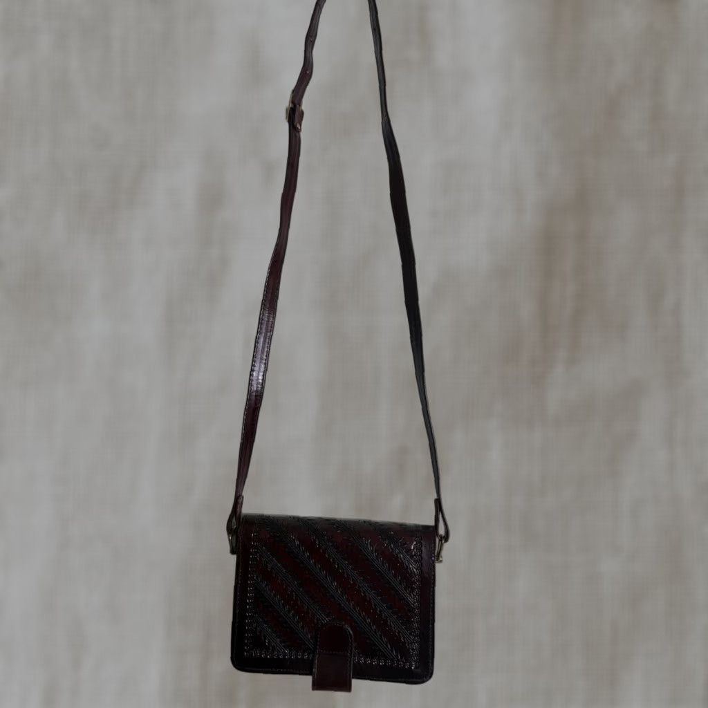 Vintage VINTAGE Unbranded Leather Crossbody Purse Womens Cherry Brown Embossed 8x6x1.5 Cross-Body Strap Size ONE SIZE - 1 Thumbnail