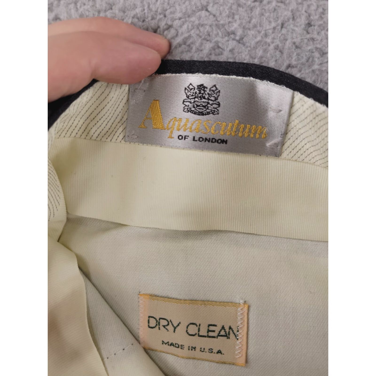 Aquascutum Aquascutum Pants Mens 35x27 Gray 100% Wool Relaxed Pleated Dress Pants Mens Size 35 Gray Wool Relaxed Aquascutum Pants Size US 35 - 3 Thumbnail