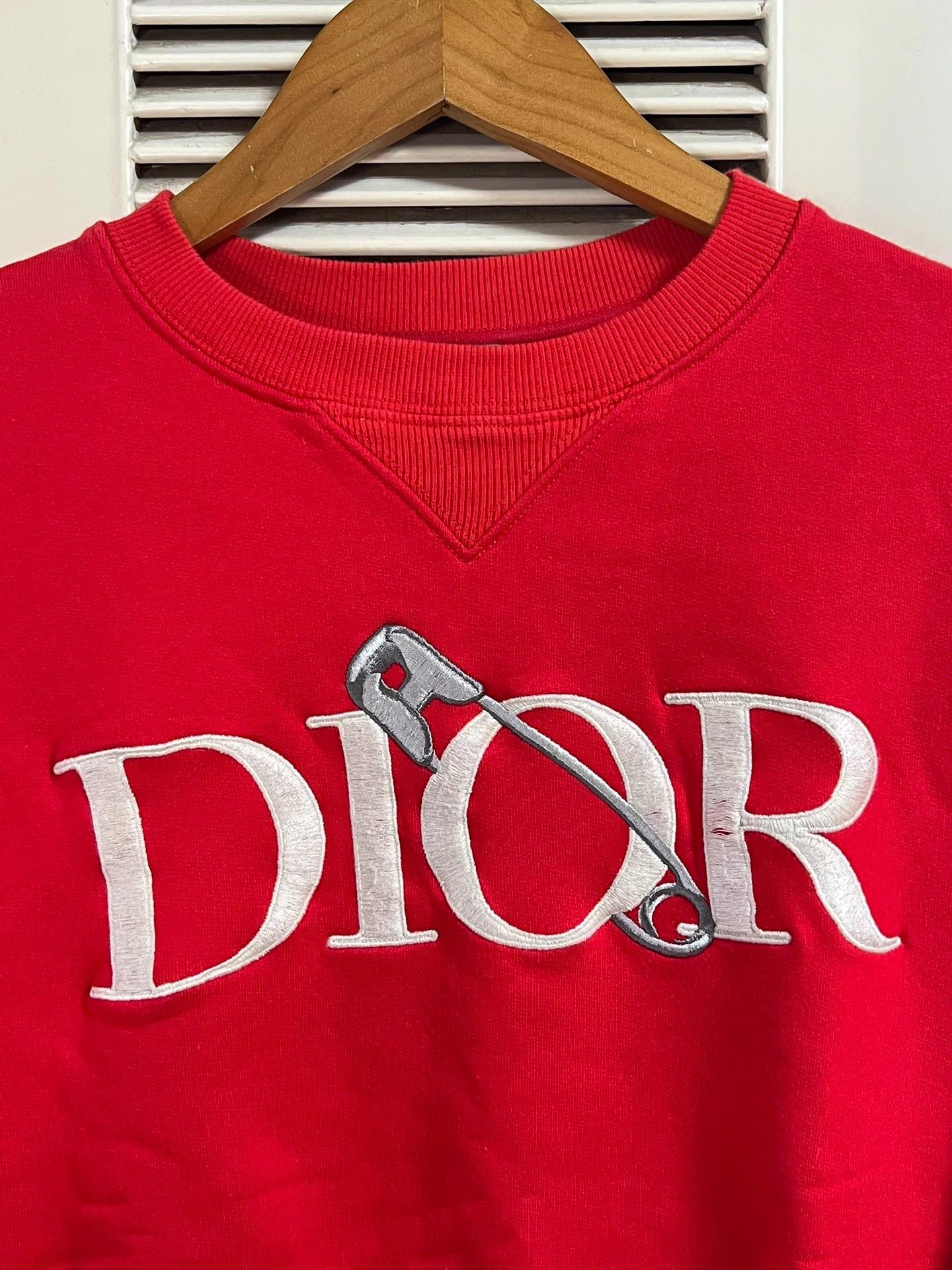 Dior Dior Red Pin Logo Embroidery Sweatshirt XS Size US XS / EU 42 / 0 - 3 Thumbnail
