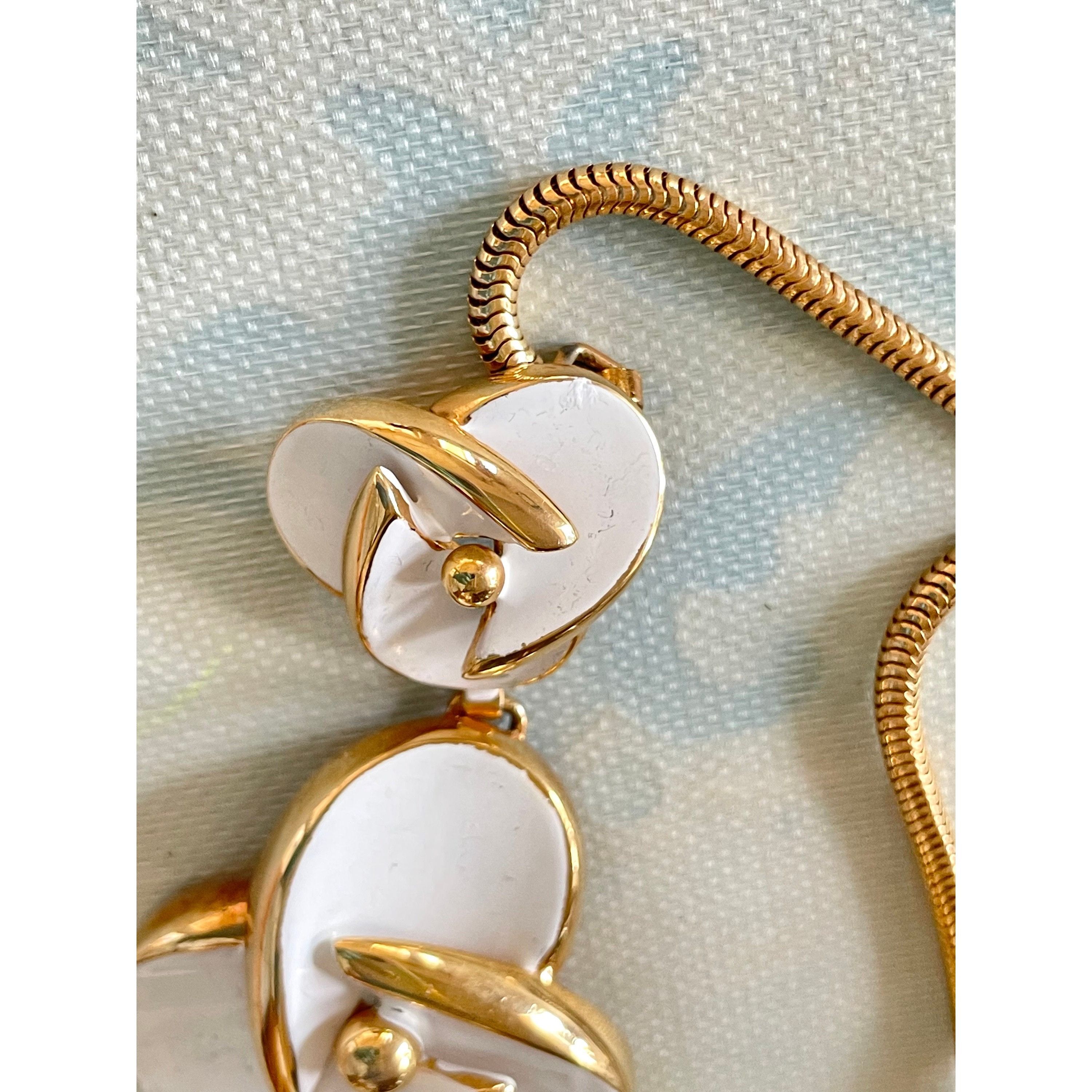 Dior Vintage Christian Dior white flower charm necklace. Size ONE SIZE - 6 Thumbnail