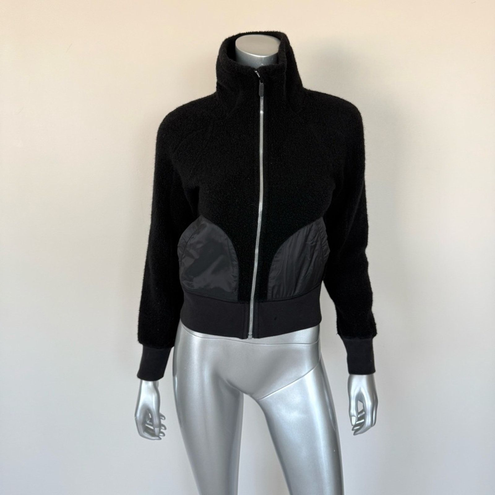Lululemon Lululemon Athletica women sherpa jacket size 6 Size 28" / US 6 / IT 42 - 1 Thumbnail