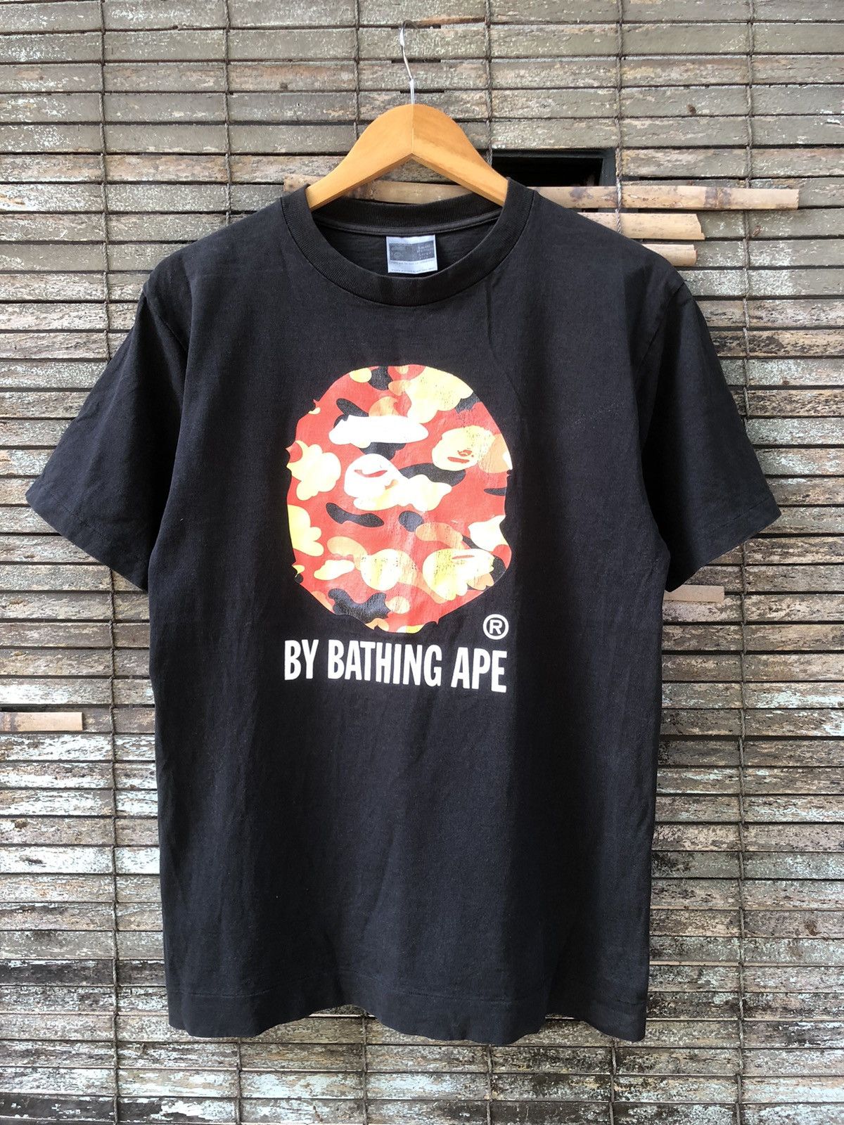 Bape Vintage Camo Big Head By Bathing Ape Tshirts Size US M / EU 48-50 / 2 - 1 Thumbnail