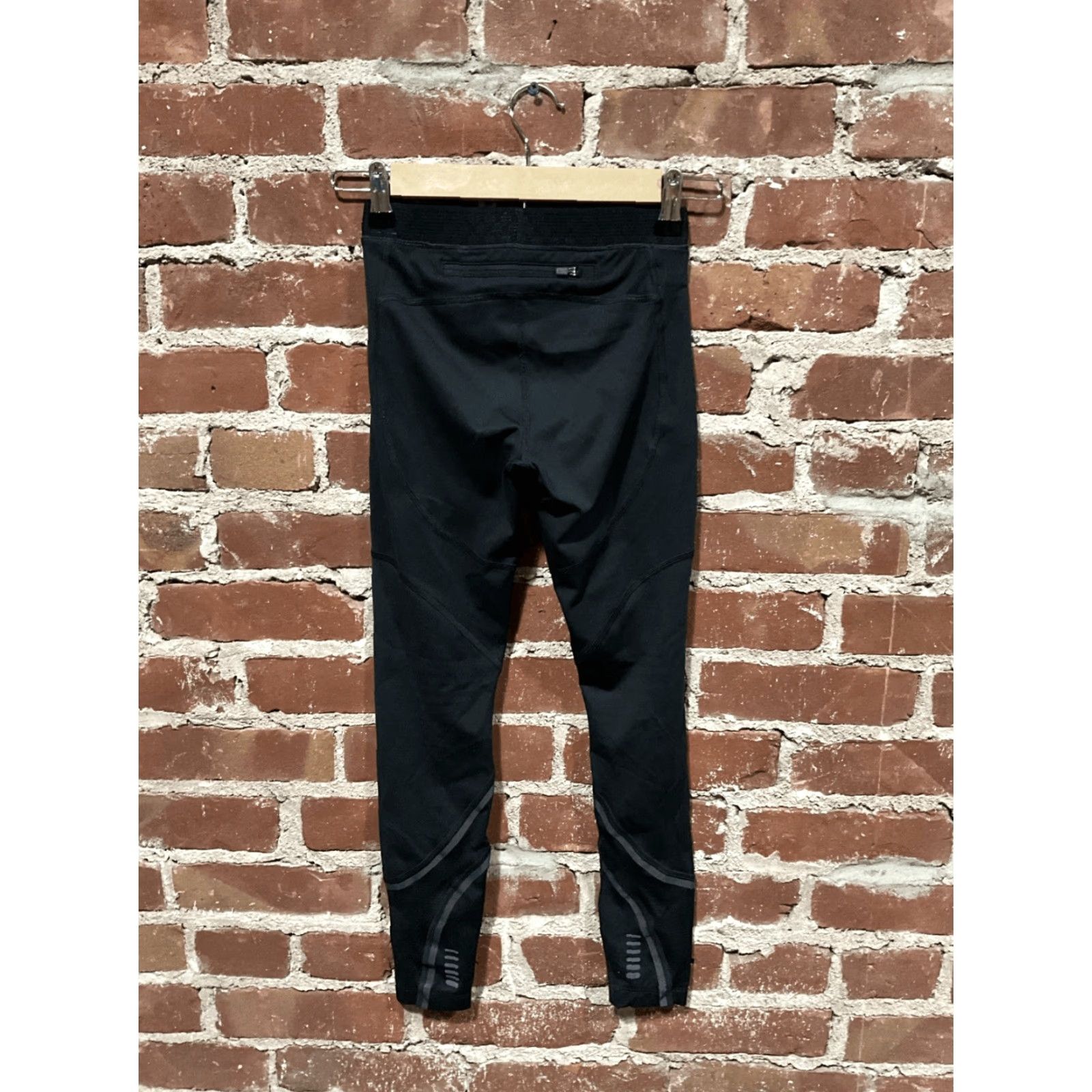 Under Armour Under Armour Leggings Womens Celliant Heat Gear Black S Capri Pockets Crop Size Small Size 28" / US 6 / IT 42 - 4 Thumbnail