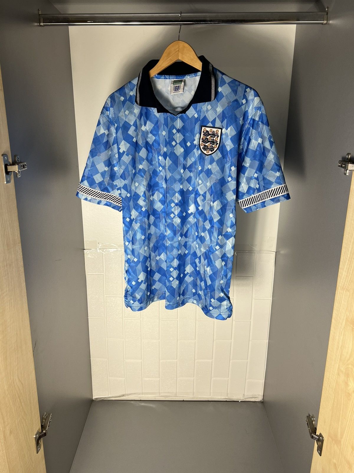 Vintage VERY RARE UMBRO ENGLAND RETRO SOCCER JERSEY MANCHESTER Y2K Size US L / EU 52-54 / 3 - 5 Thumbnail