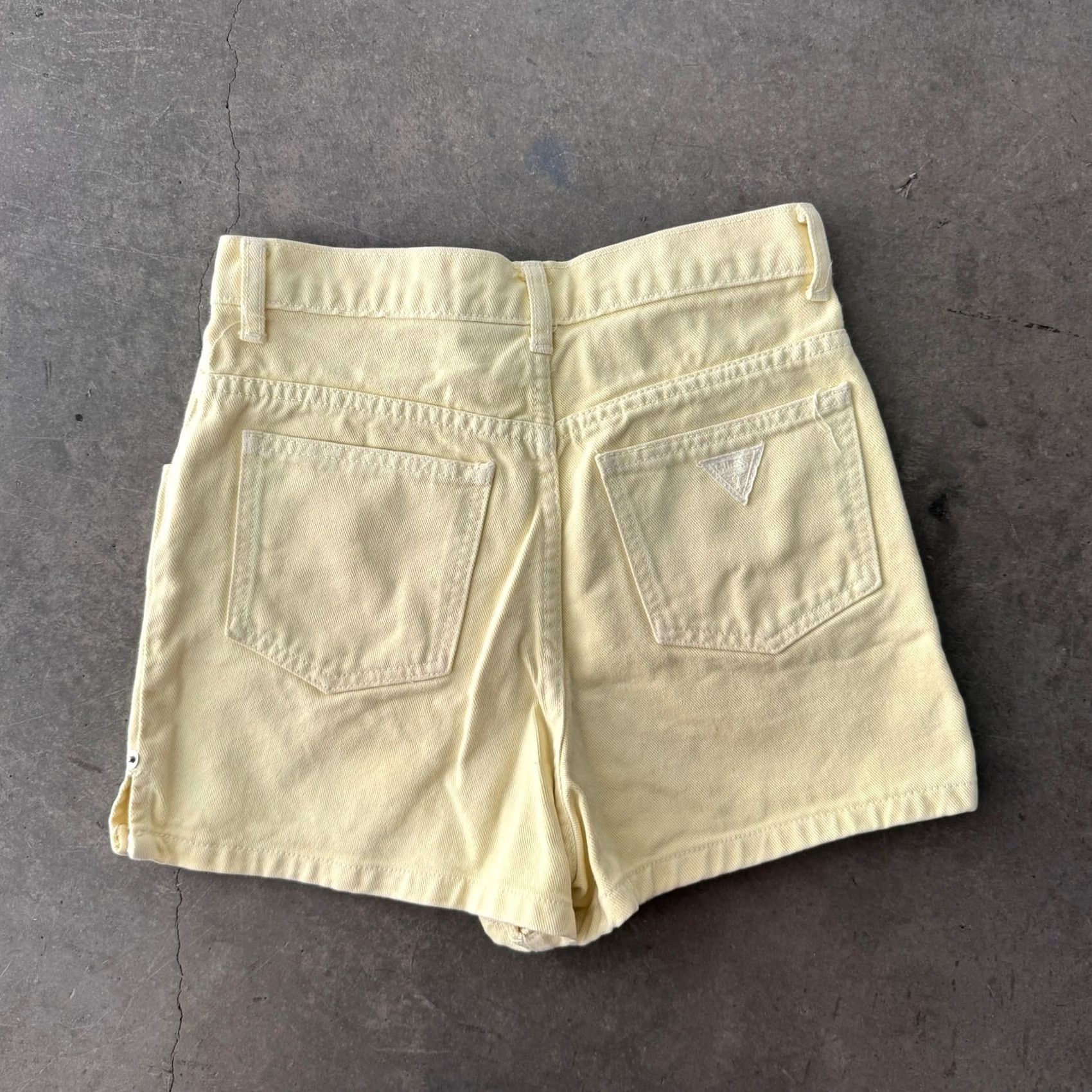 Guess VINTAGE Guess USA High Waisted Pale Yellow Mini Shorts 26 Women Short Cut-Off 90s Y2K Pink? Size 26" / US 2 / IT 38 - 2 Thumbnail
