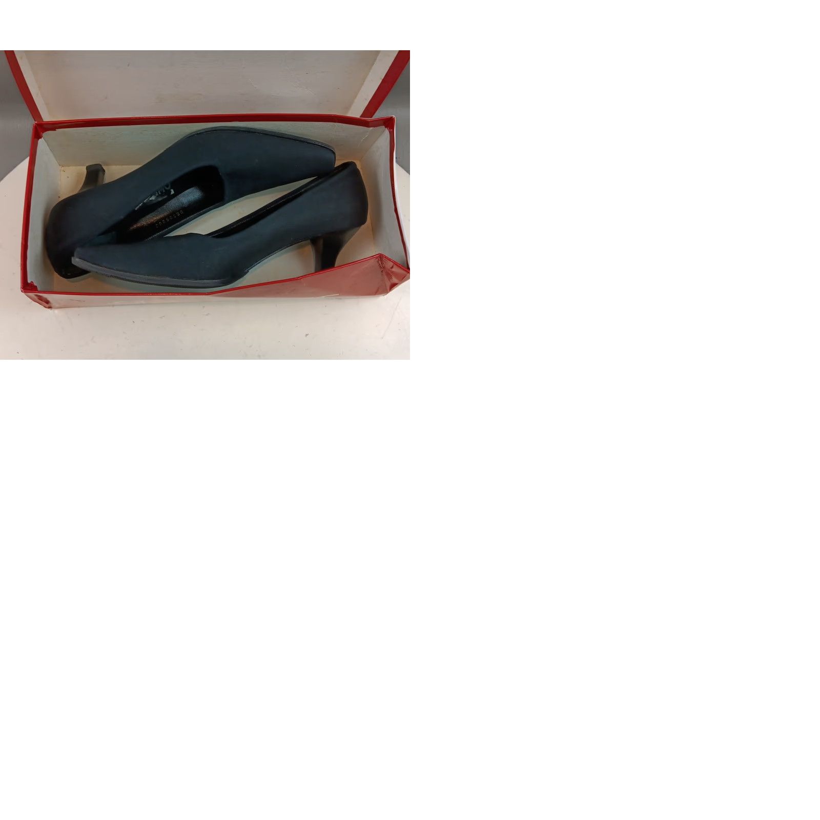 Salvatore Ferragamo VINTAGE Salvatore Ferragamo Pumps SHOE Women US8 Black Textured Fabric Block Heel Almond Toe Slip On Lightly Worn Size US 8 / IT 38 - 12 Thumbnail