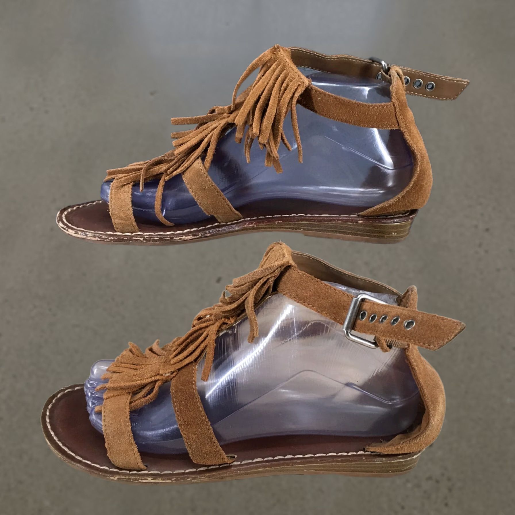 Vintage American Eagle Sandals Womens 8 Thong Brown Suede Fringe Flats Casual Open Toe Mens Womens Girls Boys Size US 8 / IT 38 - 1 Thumbnail