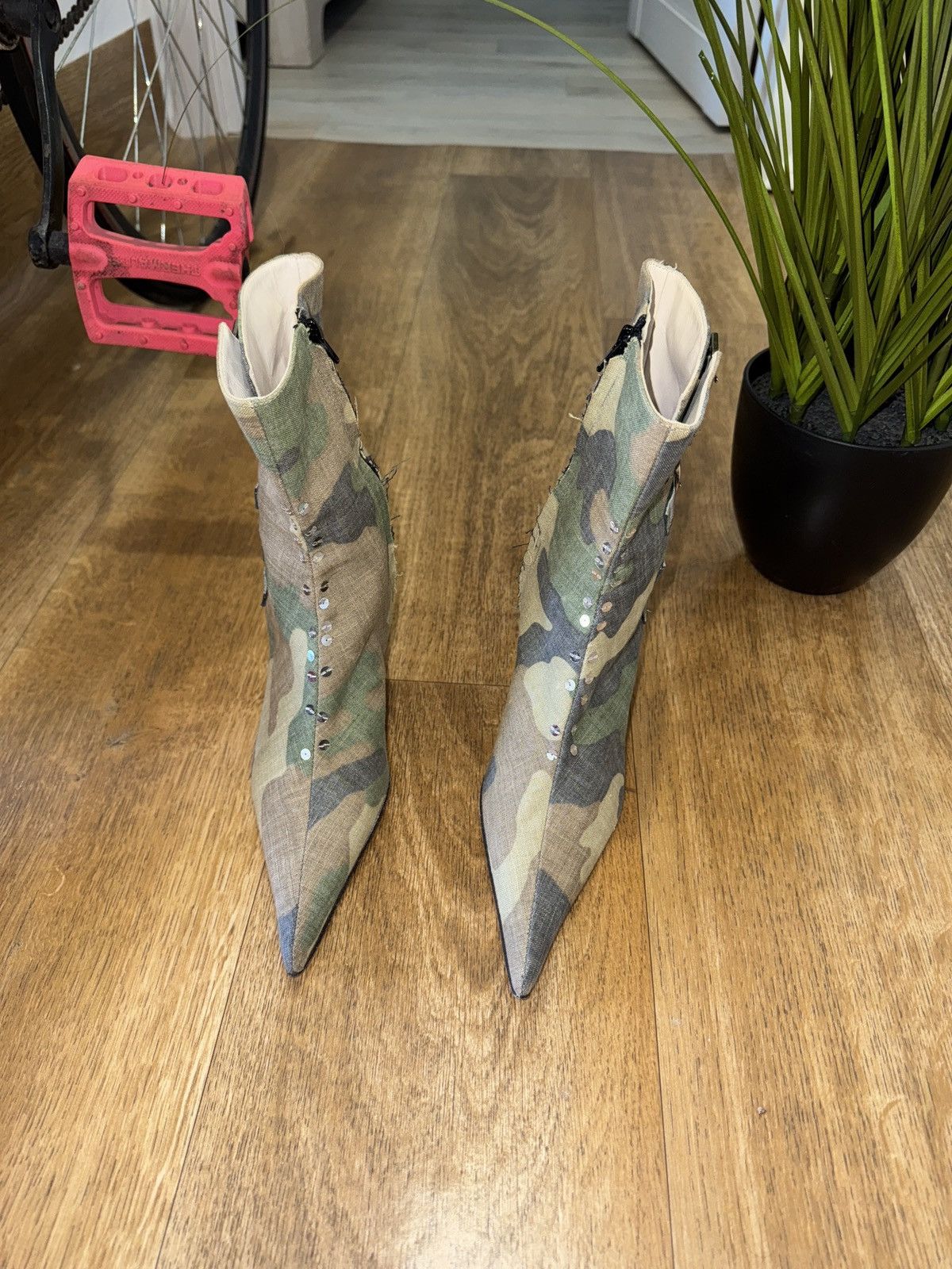 John Richmond JOHN RICHMOND MILITARY 2000s POINTED-TOE HEELS BOOTS Size US 6 / IT 36 - 2 Thumbnail