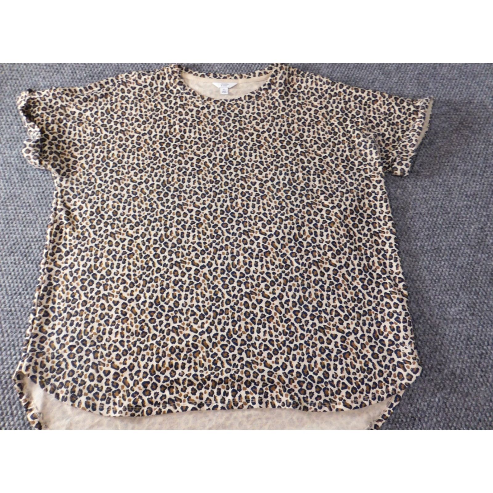 Vintage Crown & Ivy Blouse XL Brown Animal Print Crew Neck Short Sleeve Pullover Kin Knit Polyester Rayon Button Women's Live/Regular Fit Size XL / US 12-14 / IT 48-50 - 2 Thumbnail