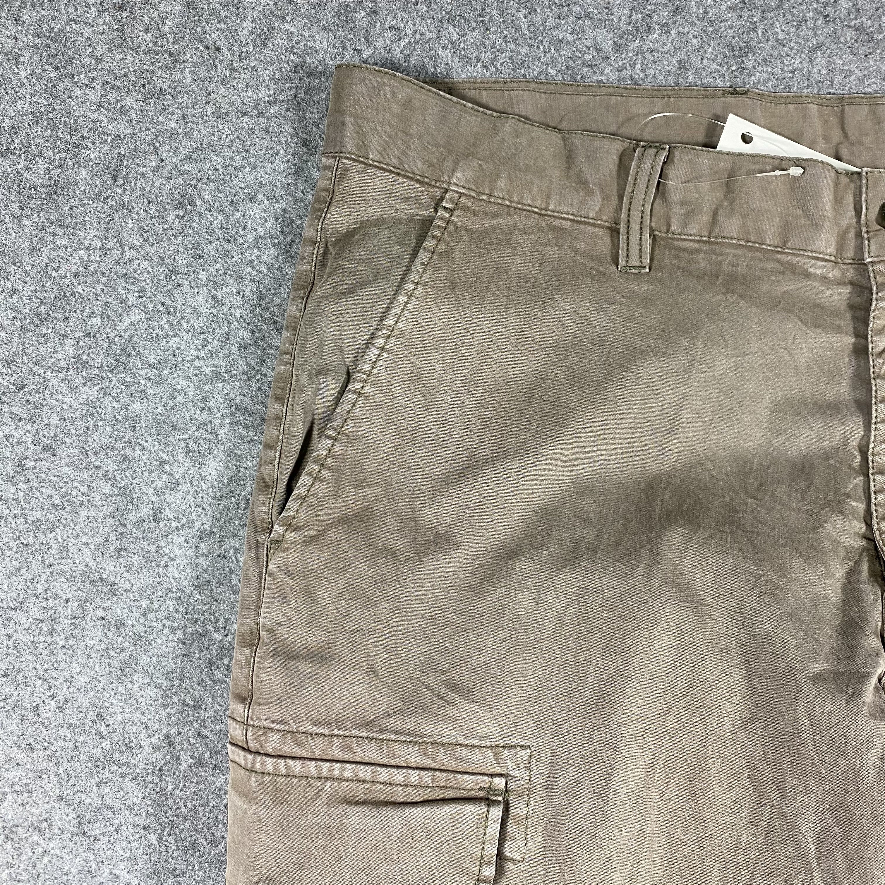 Uniqlo Japanese Uniqlo Multipocket Tactical Bondage Cargo Pants Size US 34 / EU 50 - 2 Thumbnail