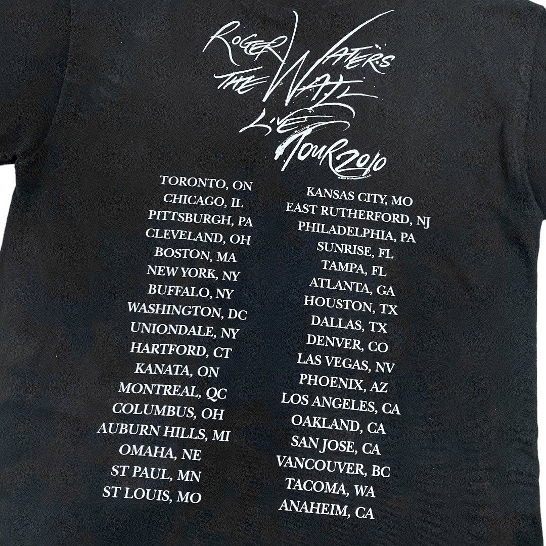 Band Tees Vintage Pink Floyd Roger Waters The Wall Tour 2010 Tshirt Size US M / EU 48-50 / 2 - 7 Thumbnail