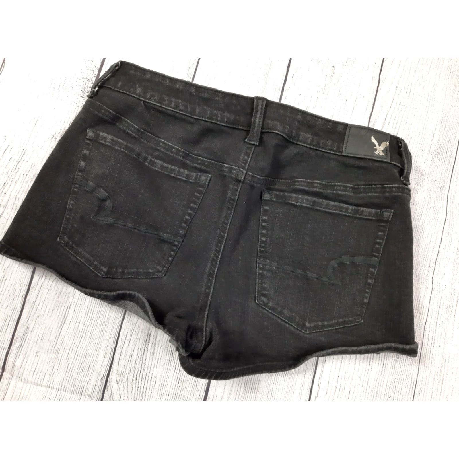 American Eagle Outfitters AMERICAN EAGLE WOMEN SIZE 8 HIGH RISE SHORTIE SUPER STRETCH BLACK JEAN SHORTS SHORTIE Cut-Off Stretch Jeans Womens Size 30" / US 8 / IT 44 - 2 Thumbnail