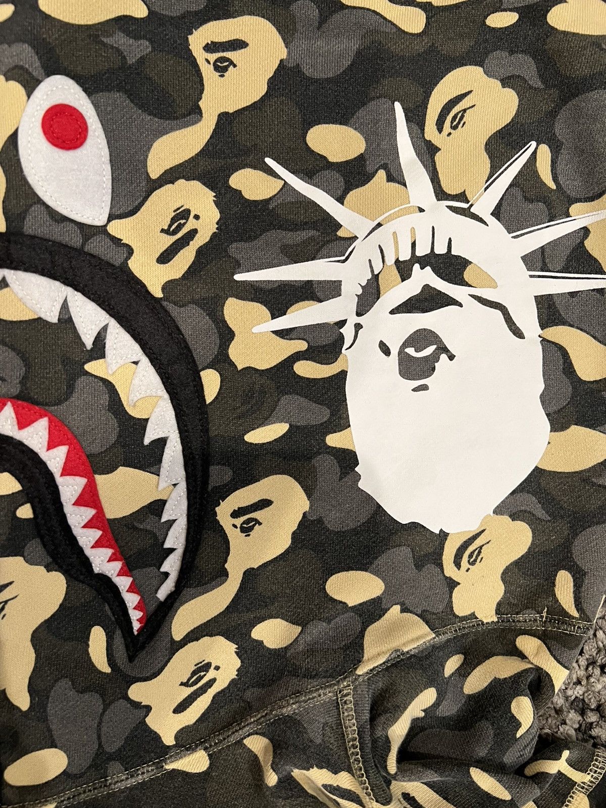 Bape A Bathing Ape NYC Store Exclusive Camo Full Zip Shark Hoodie Size US XL / EU 56 / 4 - 6 Thumbnail