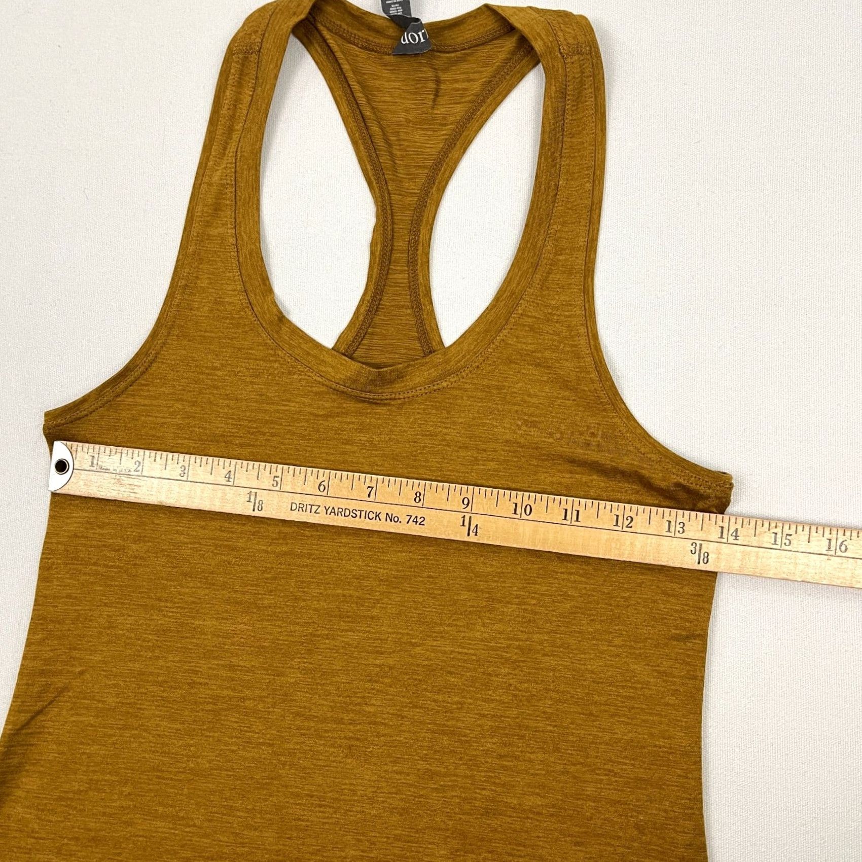 Vuori Vuori Lux Performance Tank Top Womens S Golden Brown VW108 Tank Sleeveless Racerback Athletic Style Classic Sports Womens Size S / US 4 / IT 40 - 5 Thumbnail