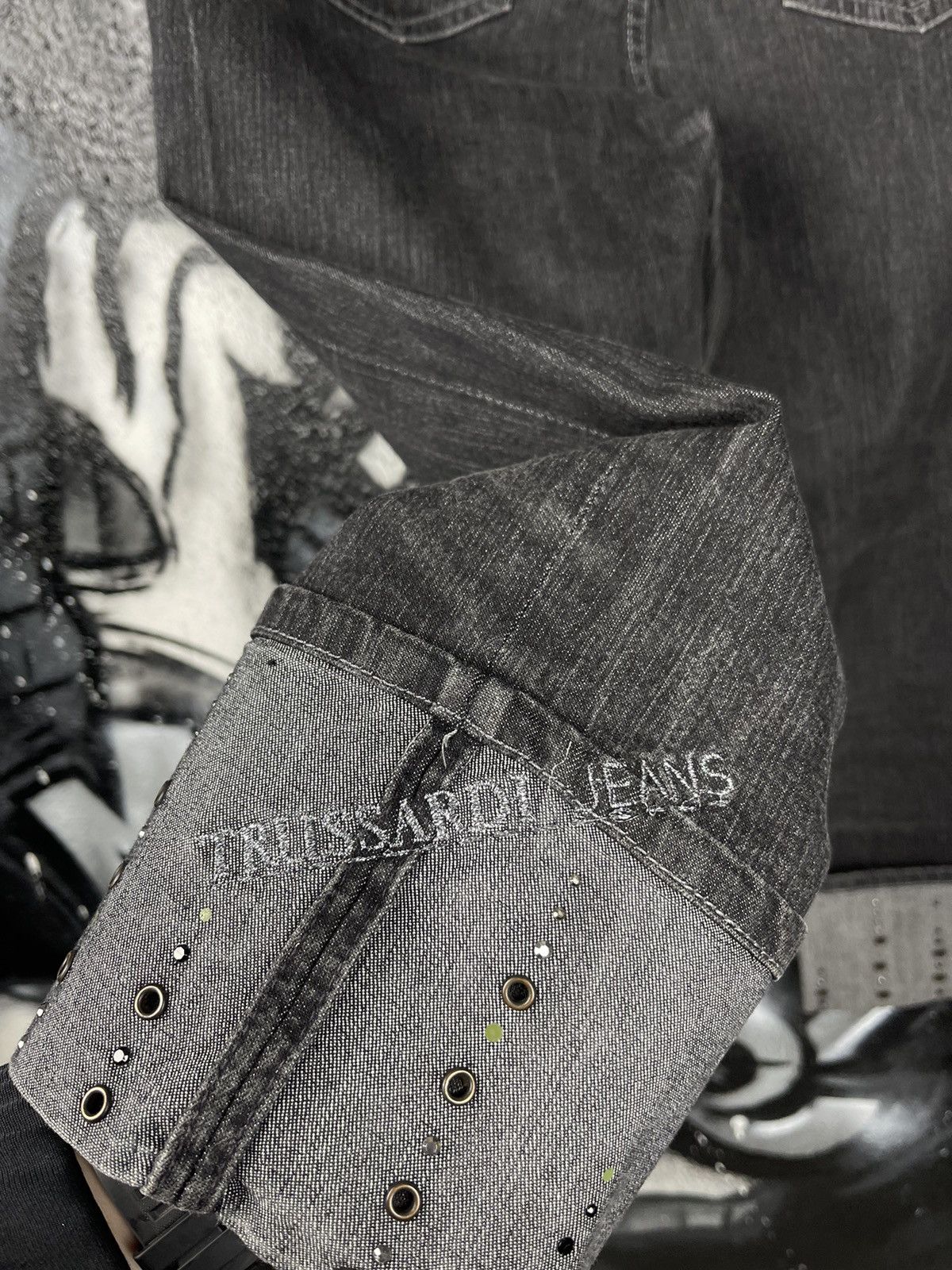 Trussardi Trussardi Jeans Vintage Luxury Women’s Denim Shorts Size 28 Size 28" / US 6 / IT 42 - 16 Thumbnail