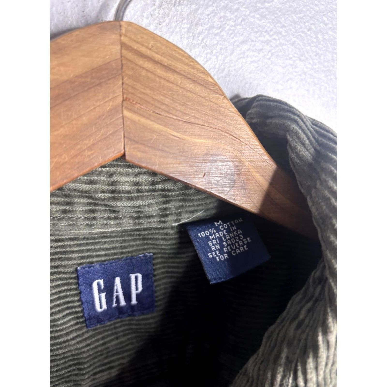 Gap Gap Mens Corduroy Shirt Long Sleeve Button-Up with Pockets Green Corduroy M Regular Button Front Casual Size US M / EU 48-50 / 2 - 4 Thumbnail