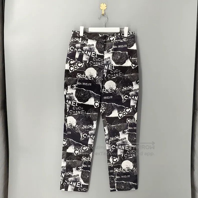Chanel Chanel Popular camelia full-print logo jeans Size 26" / US 2 / IT 38 - 1 Thumbnail