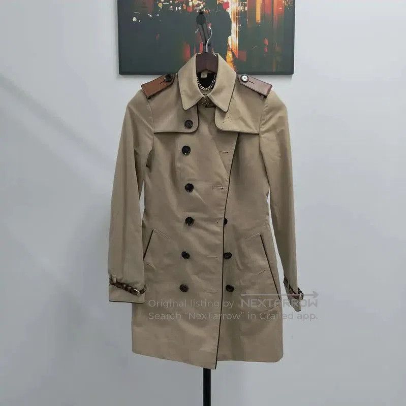Burberry Burberry Women's Long Khaki Trench Coat. Size M / US 6-8 / IT 42-44 - 1 Thumbnail