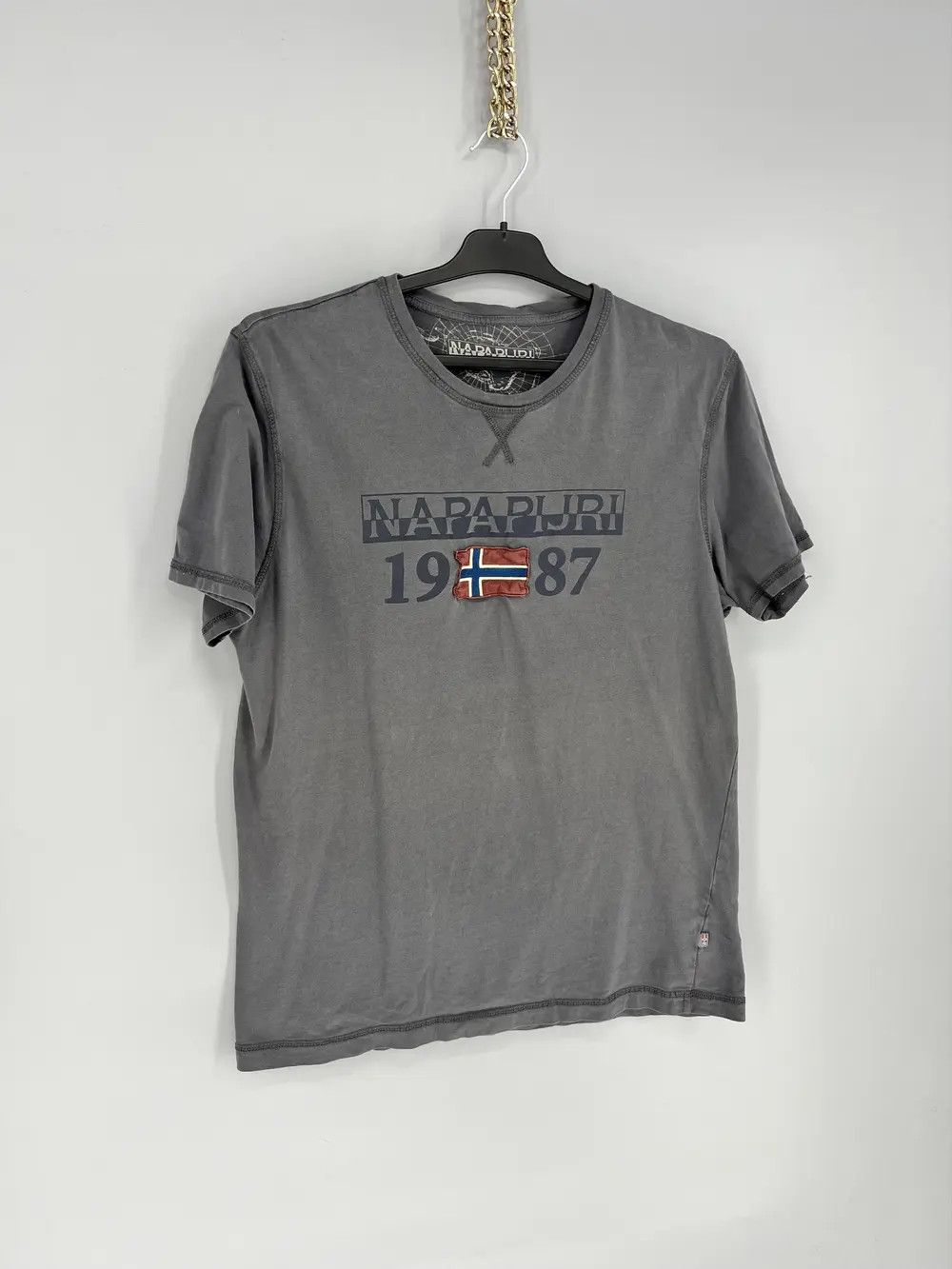 Vintage Vintage Napapijri Geographic Designer Fashion Style Shirt Size US L / EU 52-54 / 3 - 2 Thumbnail