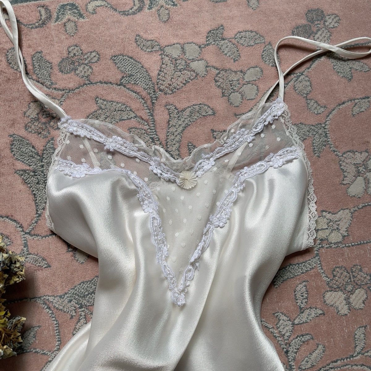 Vintage Vintage 1990s Ivory Satin Camisole (S–M) Size M / US 6-8 / IT 42-44 - 2 Thumbnail