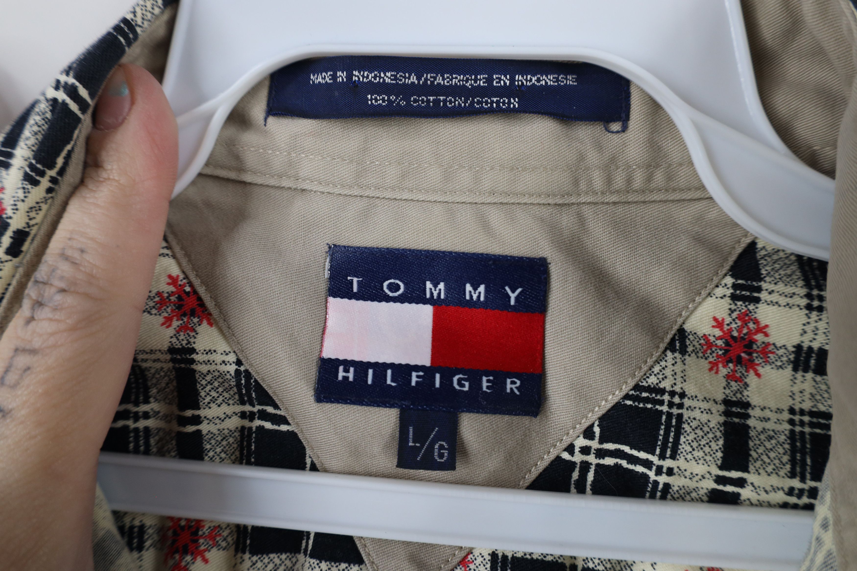 Tommy Hilfiger × Vintage Vintage 90s Tommy Hilfiger Snowflake Button Down Shirt Plaid Size US L / EU 52-54 / 3 - 6 Thumbnail