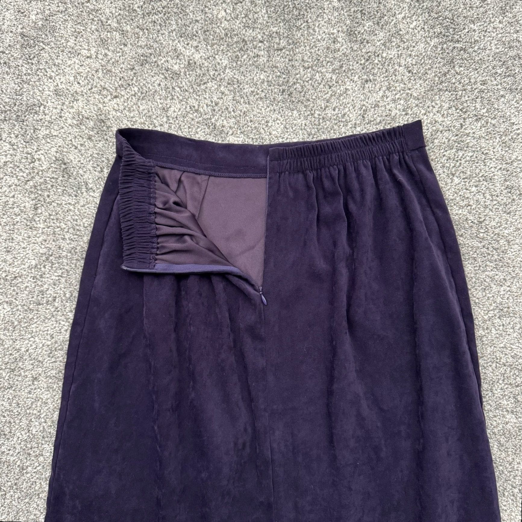 Velour VINTAGE 90s Skirt Size 12 Velour Office Evening Wear Chic Minimalist Timeless Purple 97% Polyester 3% Spandex Zipper Midi A-Line Ladies Women Size 34" / US 12 / IT 48 - 5 Thumbnail