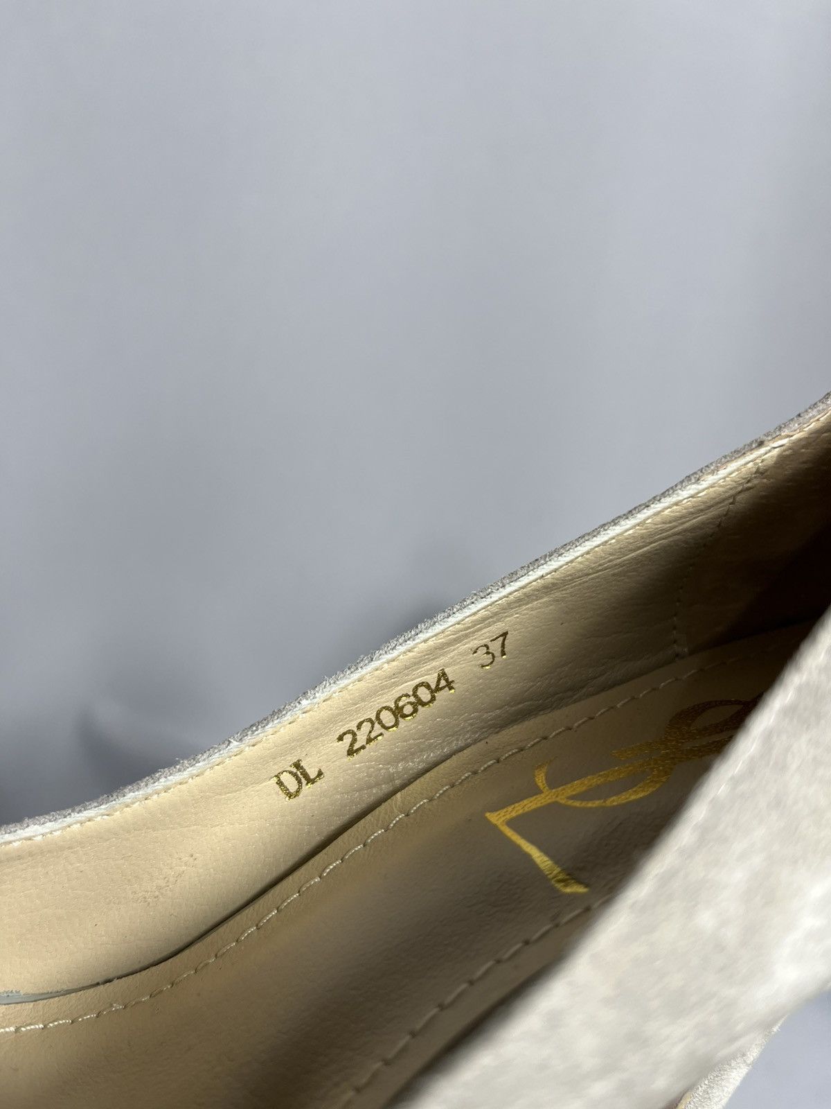Yves Saint Laurent Yves Saint Laurent Tribute Tribtoo grey Suede Platform YSL Size US 7 / IT 37 - 7 Thumbnail