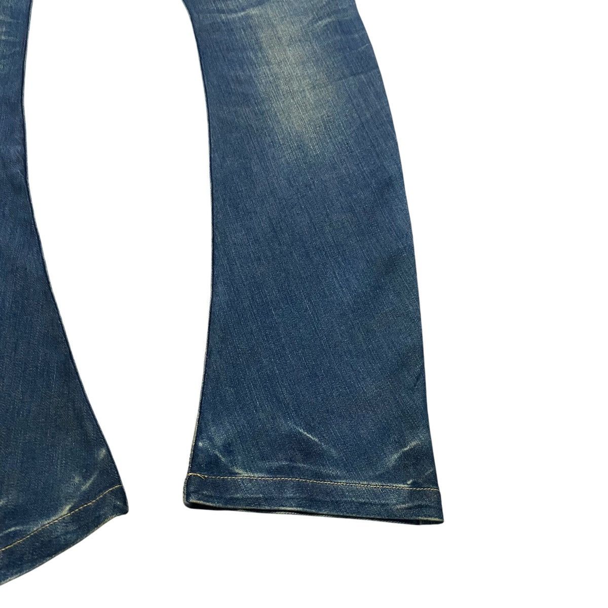 5351 POUR LES HOMMES 5351 Pour Les Hommes Curve Leg Denim Low Flare Jeans Size US 32 / EU 48 - 15 Thumbnail