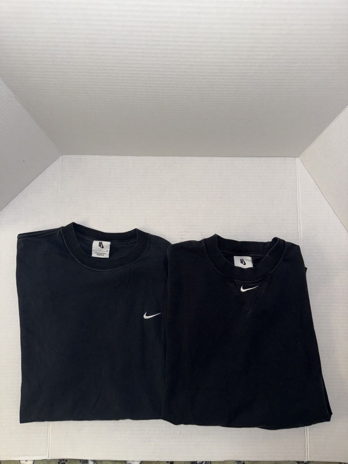 Nike Nike Center / Mini Swoosh T-Shirts size Small Size US S / EU 44-46 / 1 - 1 Thumbnail