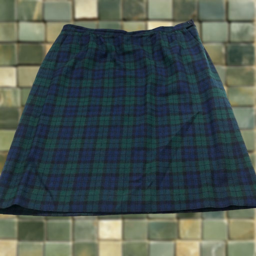 Pendleton VINTAGE Pendleton Skirt Green Plaid Midi Lined Pockets 36 Wool Above Knee 9.25 Adjustable? No, keep: "Fits 40In" Size 25" / US 0 / IT 36 - 1 Thumbnail