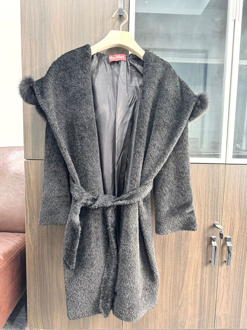 Max Mara Max Mara Black Women's Fox Fur Size S / US 4 / IT 40 - 1 Thumbnail