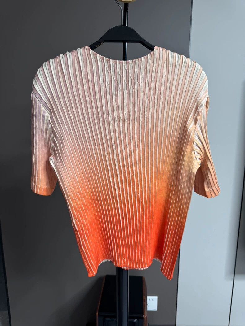 Issey Miyake Issey Miyake size:2 Orange-colored large fish-scale round- Size S / US 4 / IT 40 - 2 Thumbnail