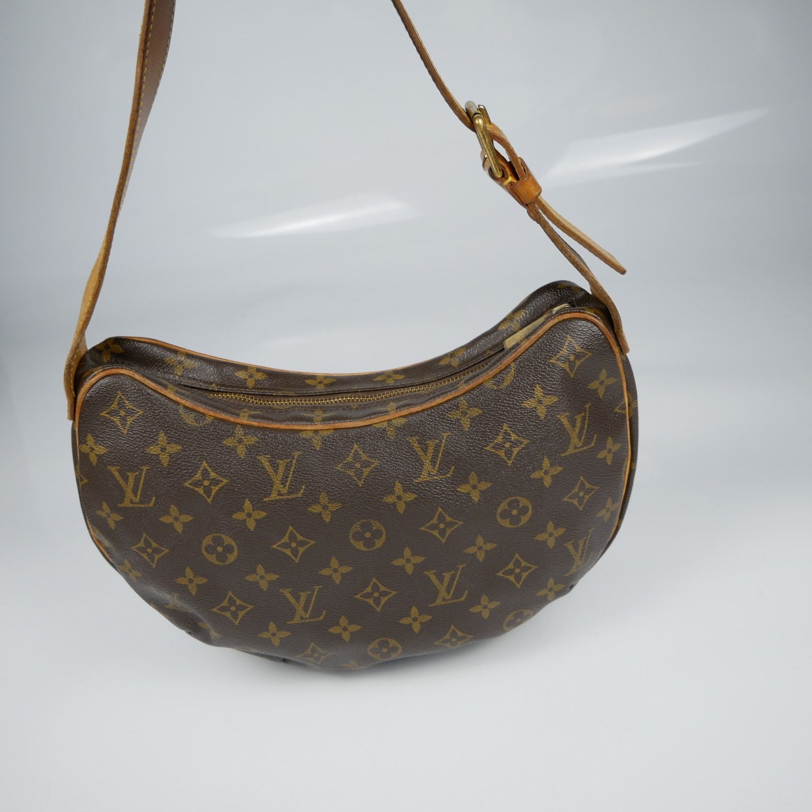 Louis Vuitton Louis Vuitton Croissant MM Bag Size ONE SIZE - 2 Thumbnail