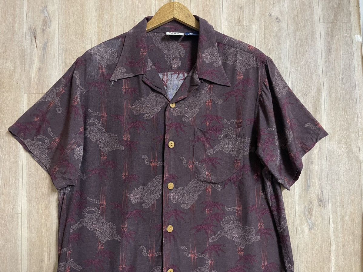 Vintage Vintage Hawaii Shirt Aloha Rayon Tiger Japan Motive CNY Rare Size US L / EU 52-54 / 3 - 2 Thumbnail