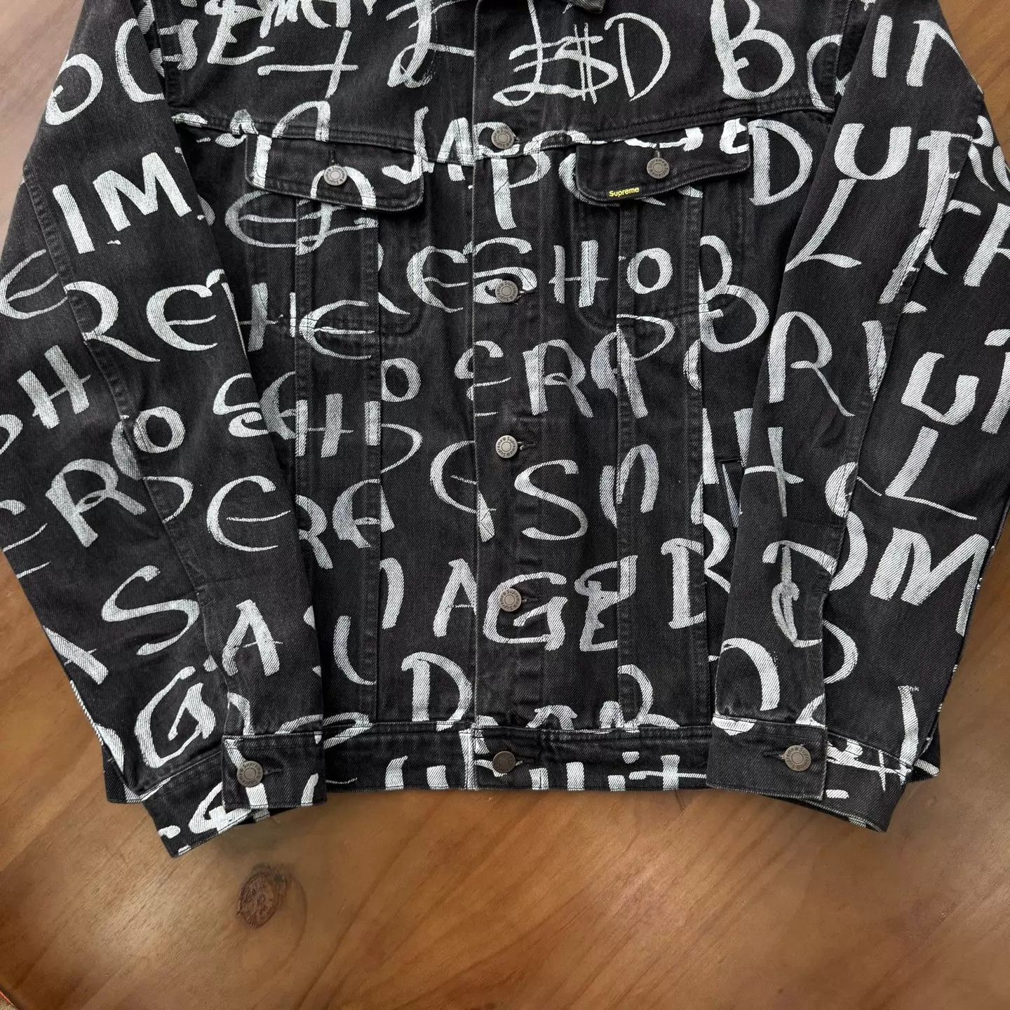 Supreme Supreme Logo Print Black & White Denim Jacket Size US XL / EU 56 / 4 - 3 Thumbnail