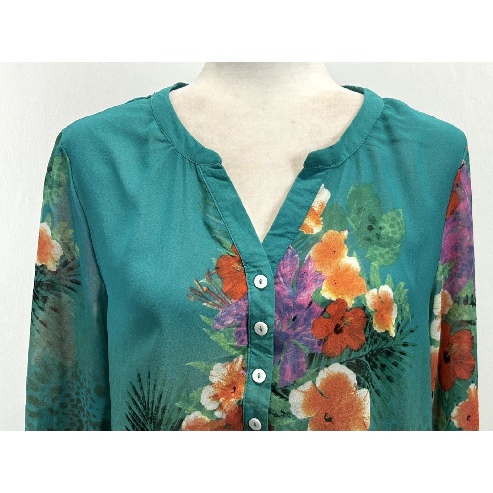 Soft Surroundings Soft Surroundings Floral Sheer Blouse Top Animal Print Tunic M Multicolor Women Long Sleeve Shirt Blouse Tunic Size M / US 6-8 / IT 42-44 - 5 Thumbnail