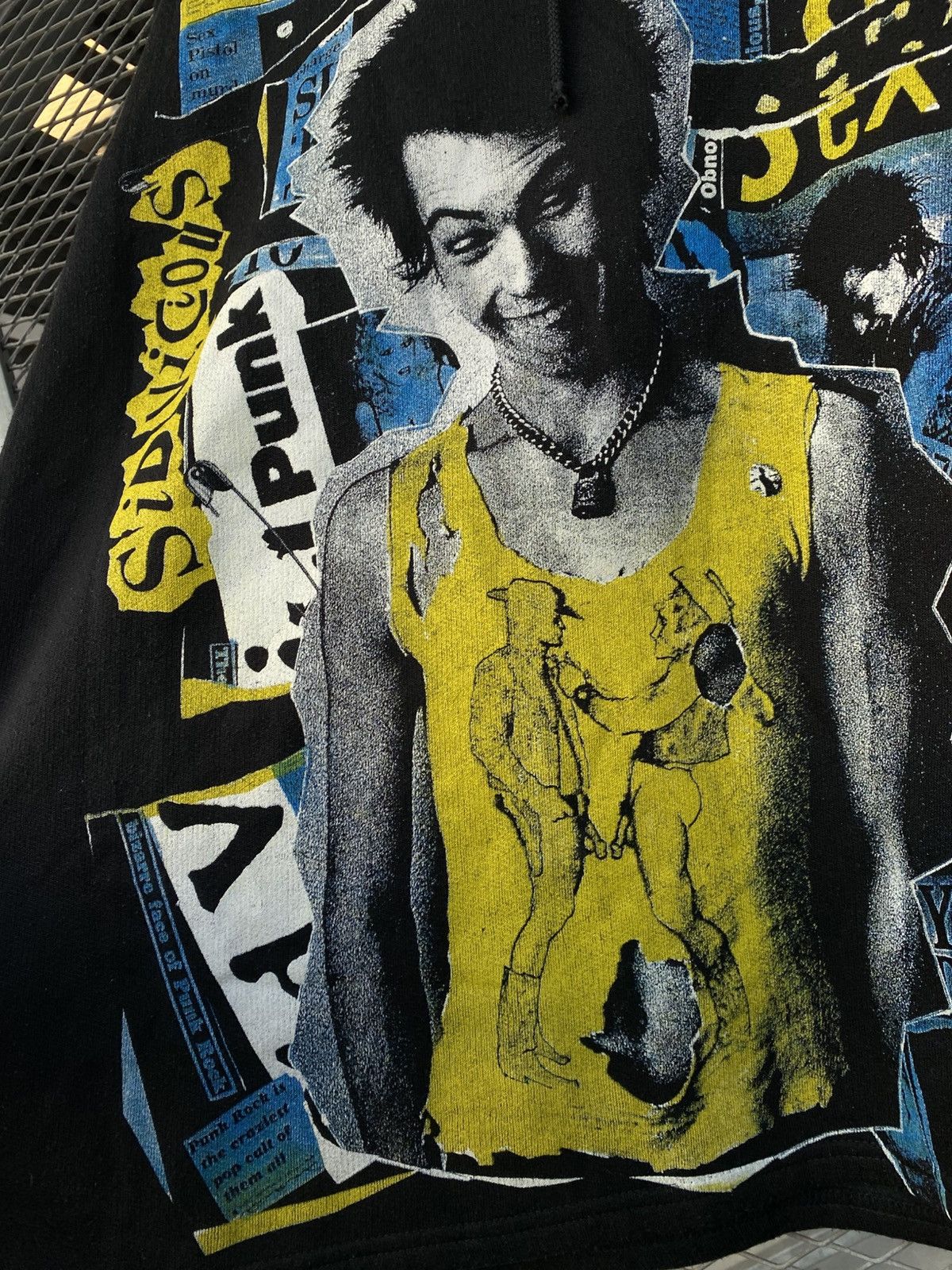 Band Tees Vintage Sex Pistols Sid Vicious Overprinted Hoodie Size US XL / EU 56 / 4 - 5 Thumbnail