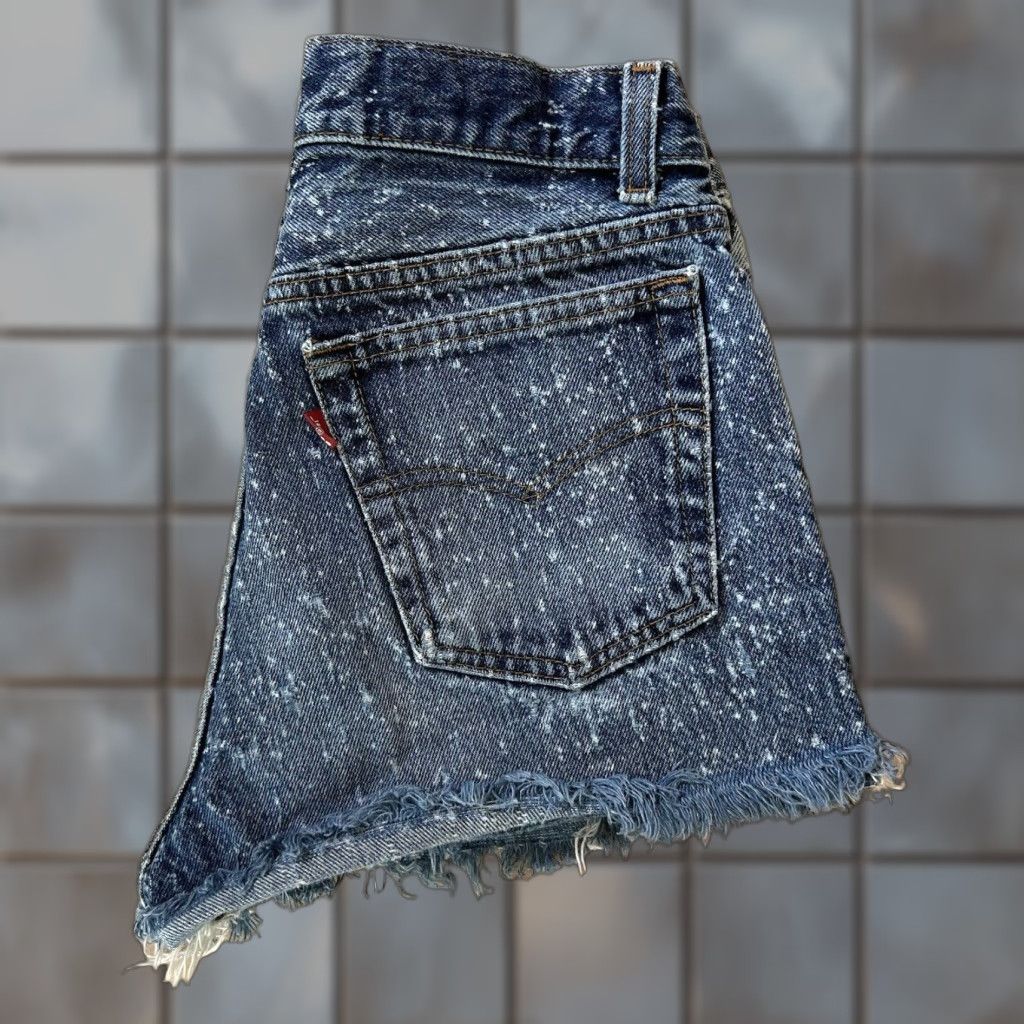 Levi's VINTAGE Levi's 501 Shorts Women's 26 Blue 80s Denim Made in USA Jorts Summer Size 26" / US 2 / IT 38 - 1 Thumbnail