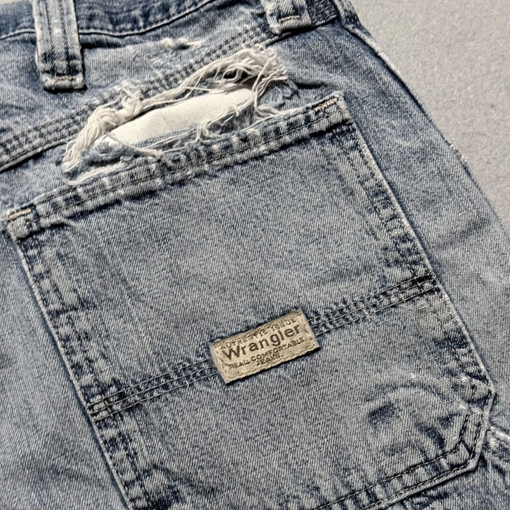 Wrangler VINTAGE Wrangler Carpenter Shorts Men Blue Denim Distressed Relaxed Fit 34 Bermuda 5-Pocket City 90s Mens Size US 34 / EU 50 - 7 Thumbnail