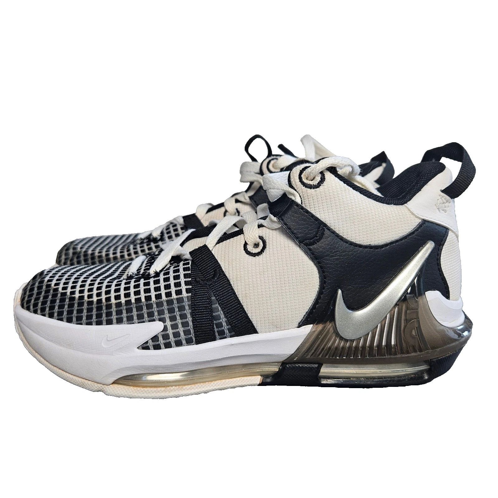 Nike Nike LeBron Witness 7 GS 'White Black' DQ8650-100 5.5Y Size US 5.5 / EU 38 - 1 Thumbnail
