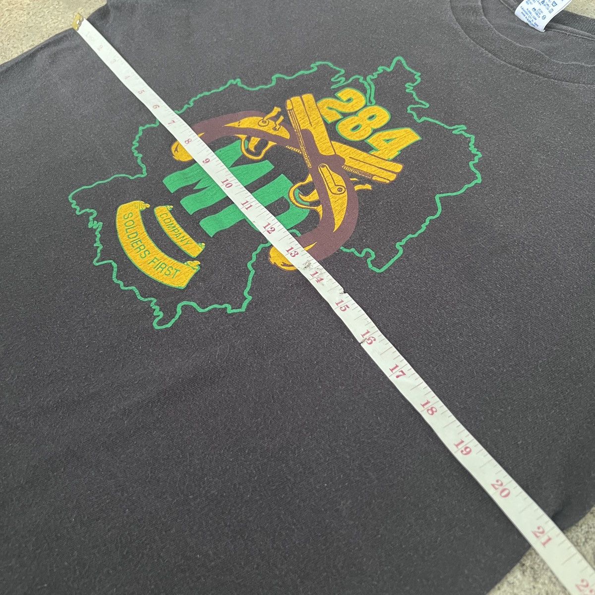 Vintage Vintage 90s 284 MP COMPANY SOLDIERS FIRST Military Tee Faded Size US XL / EU 56 / 4 - 6 Thumbnail
