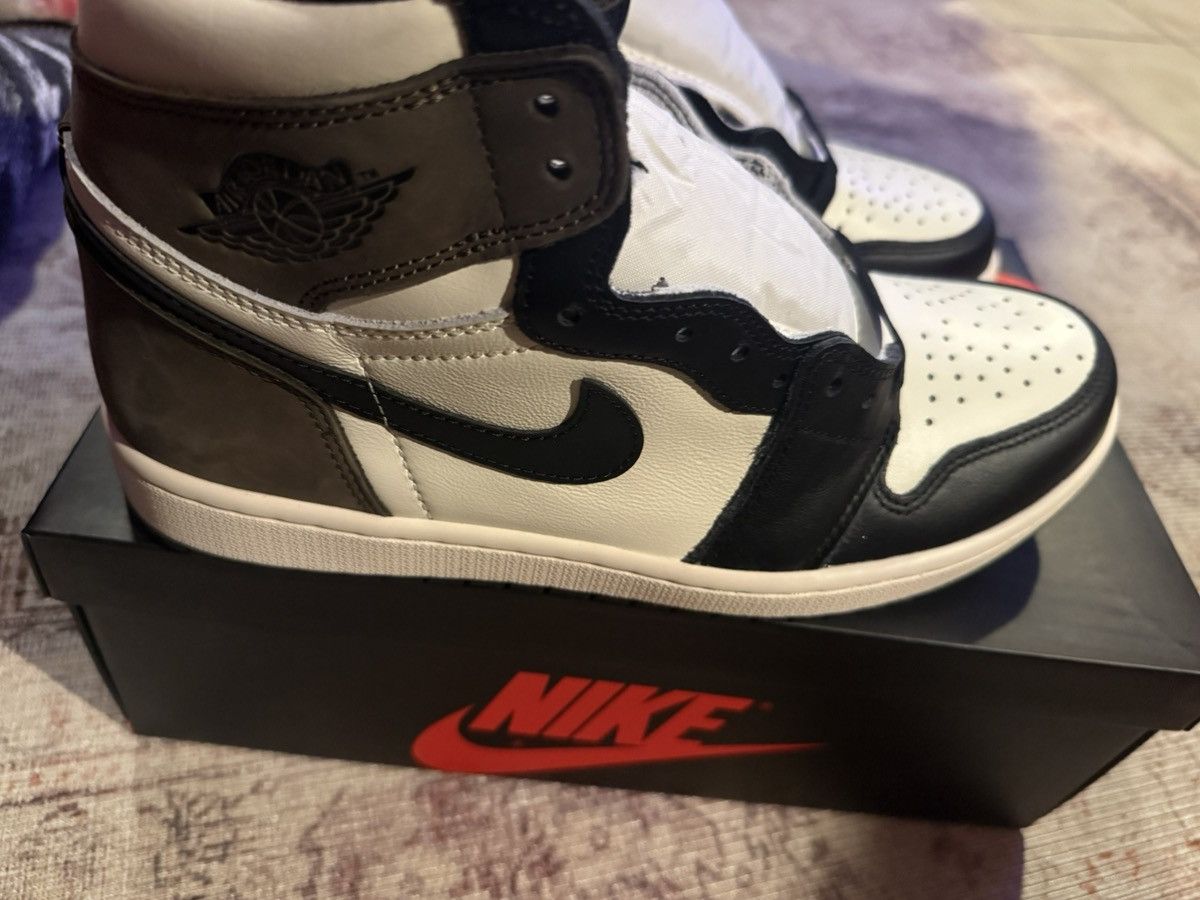 Jordan Brand Nike Air Jordan 1 Retro High OG "Dark Mocha" Size US 10.5 / EU 43-44 - 5 Thumbnail