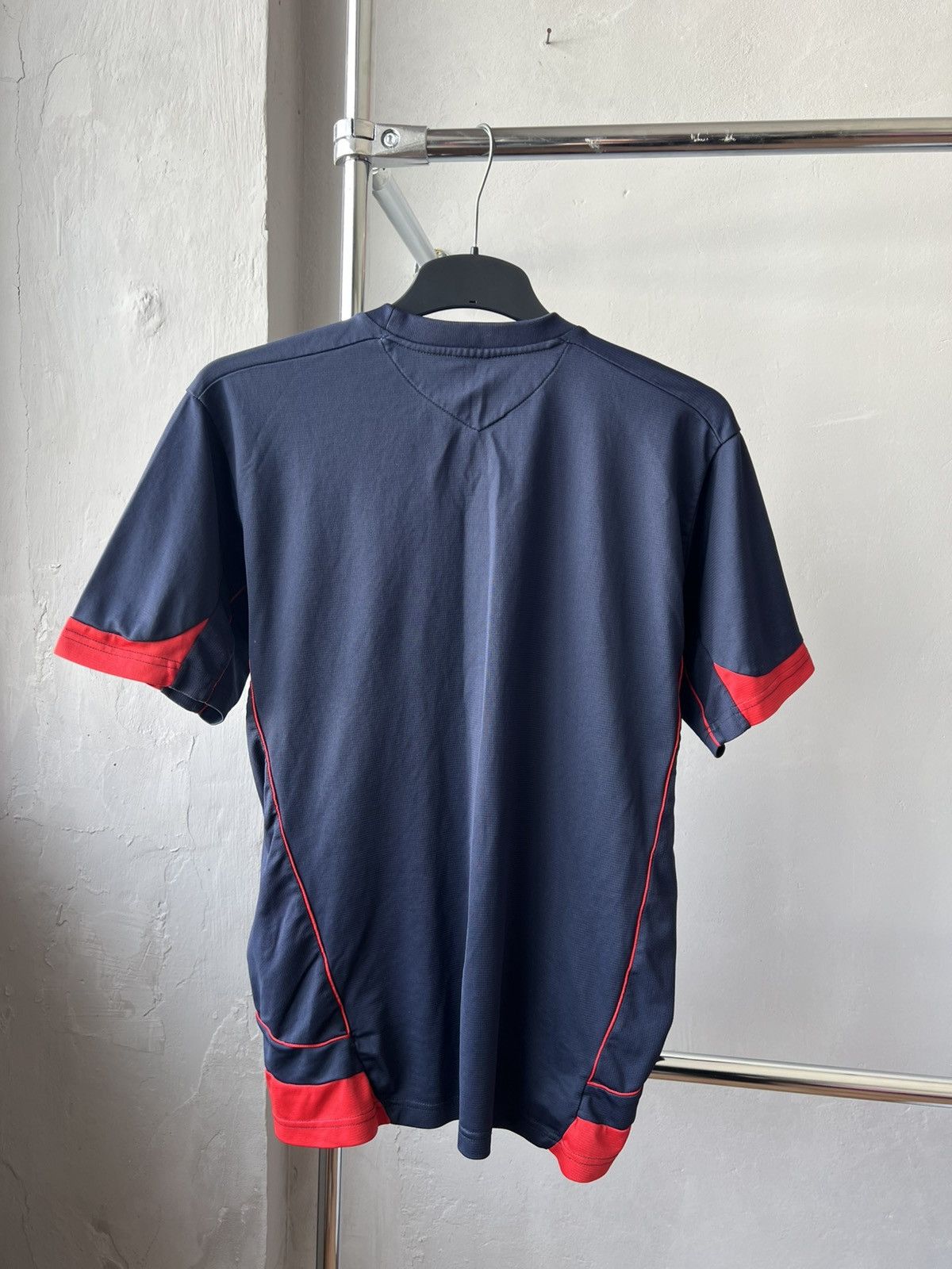Umbro 2006/07 ENGLAND TEAM TRAINING SOCCER JERSEY FOOTBALL SHIRT M Size US M / EU 48-50 / 2 - 12 Thumbnail
