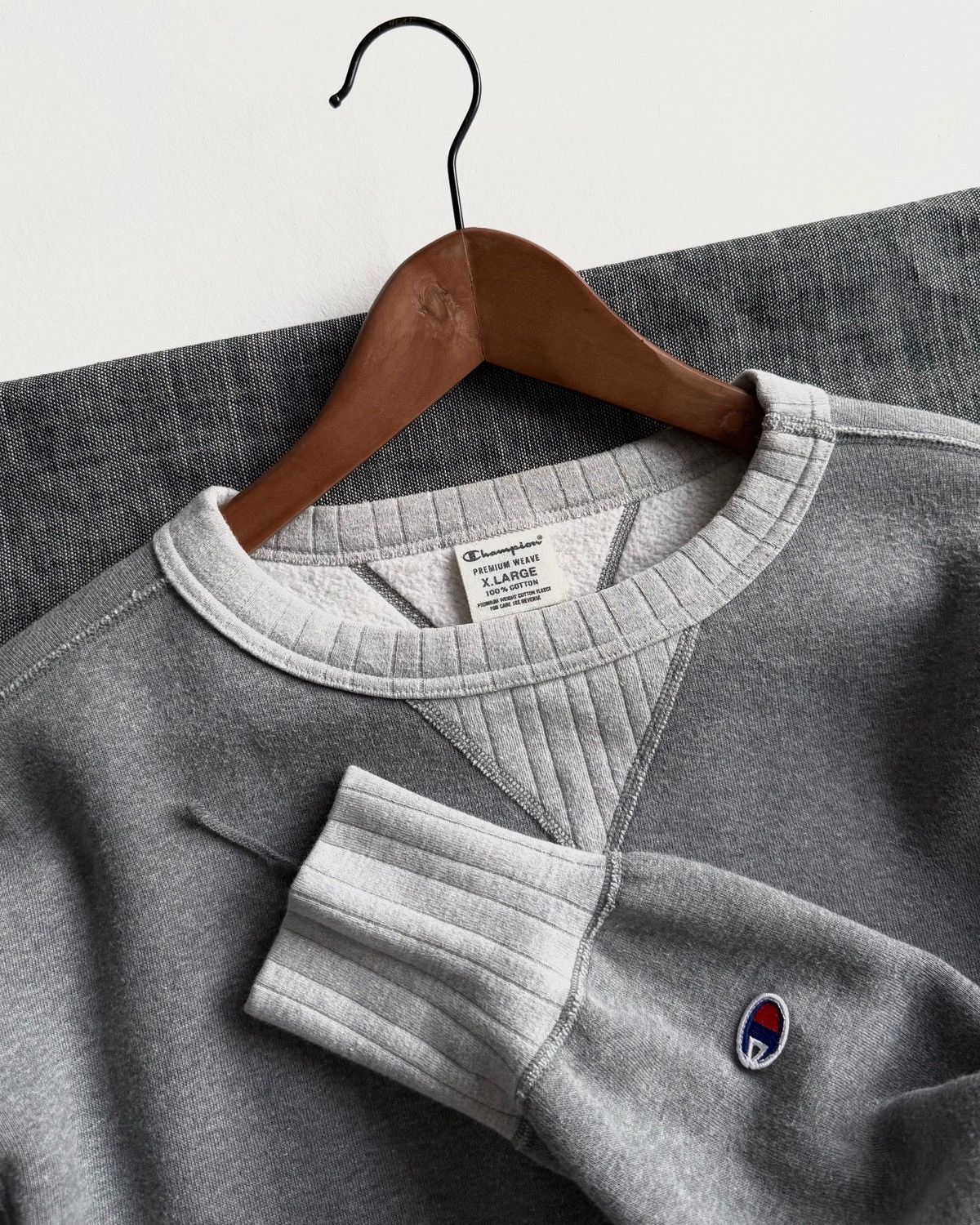 Champion CHAMPION DOUBLE V-GUSSET ARMY CREW SWEATSHIRT Size US XL / EU 56 / 4 - 2 Thumbnail